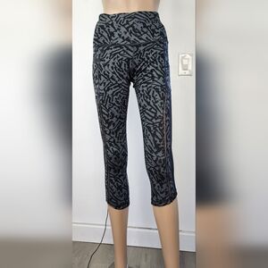 lululemon athletica Gray Abstract Women's Capris